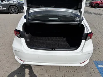 Car image 30