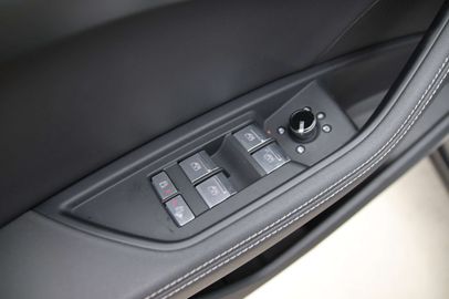 Car image 33