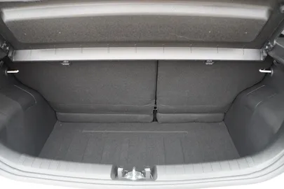 Car image 34