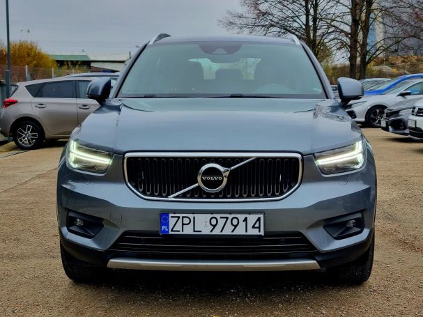 Volvo XC40 D4 AWD Geartronic Momentum 140 kW image number 3