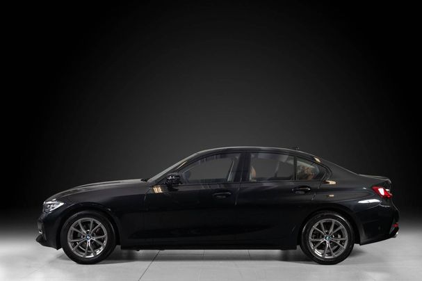 BMW 320i Sport Line 135 kW image number 4