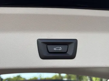 Car image 34