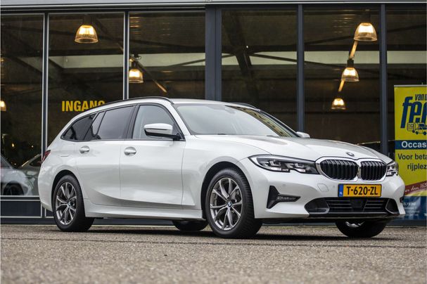 BMW 320i Touring 135 kW image number 1