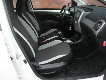 Car image 37