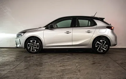 Car image 4
