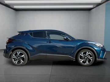 Car image 4