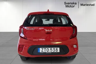 Car image 4
