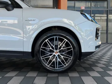 Car image 28