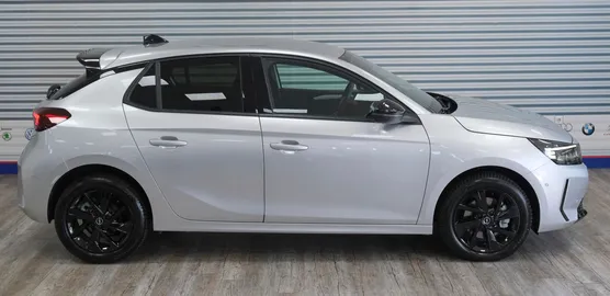 Car image 3