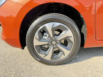 Car image 27