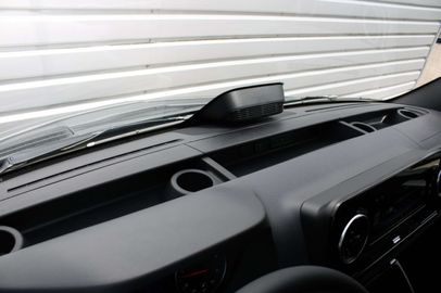 Car image 36