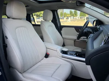 Car image 36