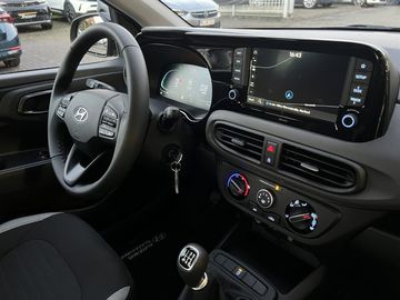 Car image 11