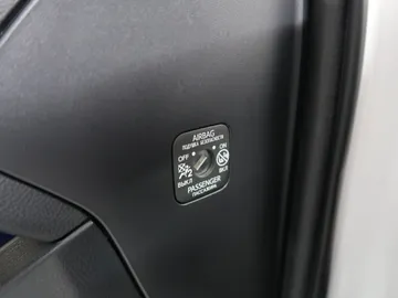 Car image 35