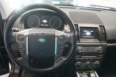 Car image 12