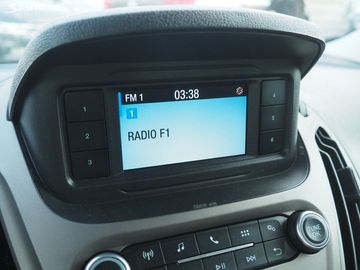 Car image 26