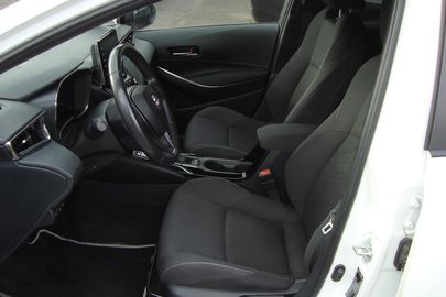 Car image 30