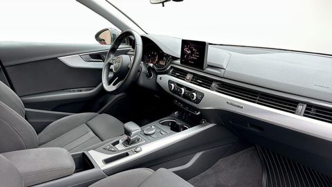 Car image 14