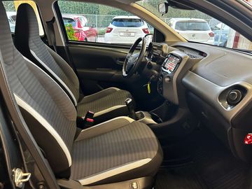 Car image 26