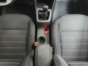 Car image 25