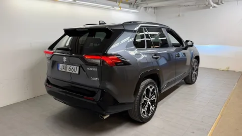 Car image 4