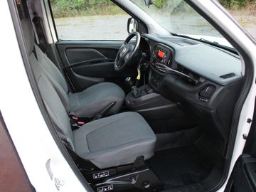 Car image 11