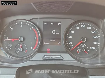 Car image 32
