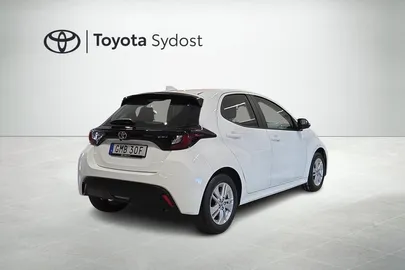 Car image 2