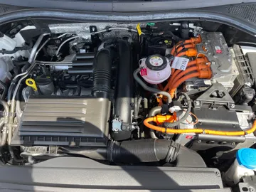 Car image 28