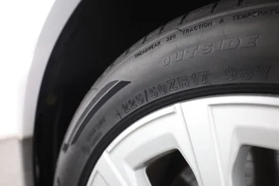 Car image 33