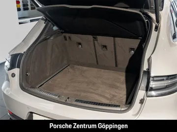 Car image 34