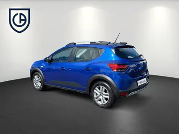 Car image 5