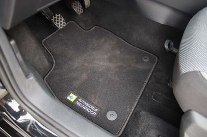 Car image 37