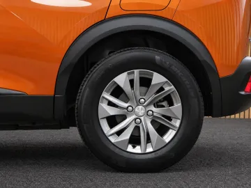 Car image 25