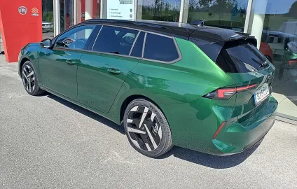 Car image 4