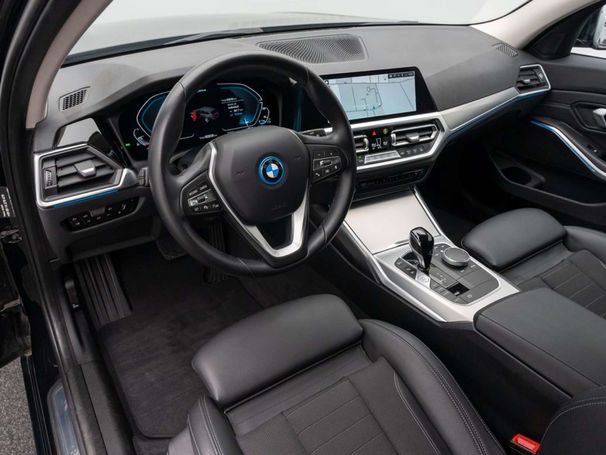 BMW 330e Touring xDrive 215 kW image number 5