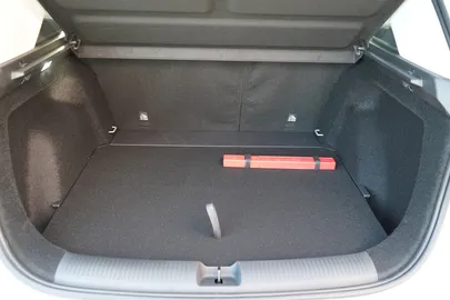 Car image 28
