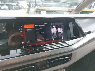 Car image 40