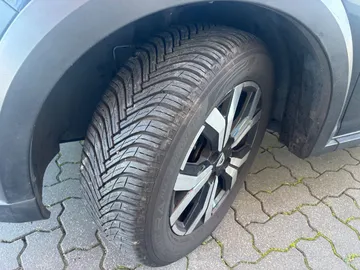Car image 28