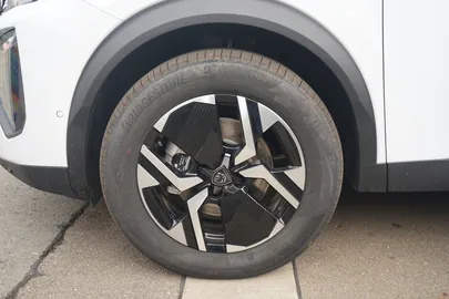 Car image 26