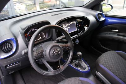 Car image 11