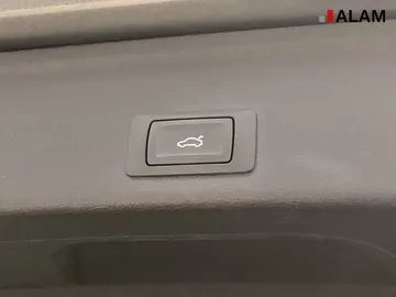 Car image 32