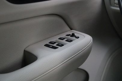 Car image 35