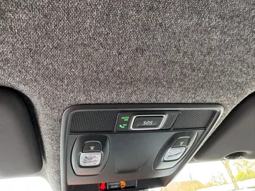 Car image 32