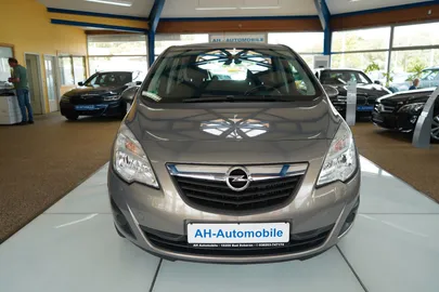 Car image 3