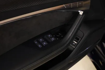 Car image 40