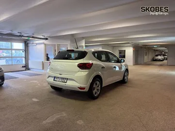 Car image 2