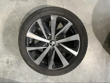 Car image 37