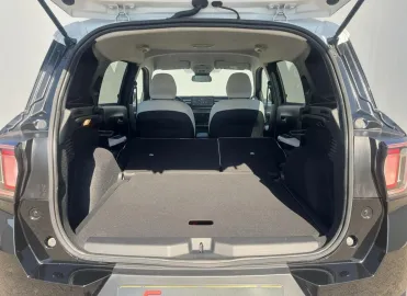 Car image 26