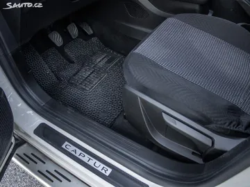 Car image 30
